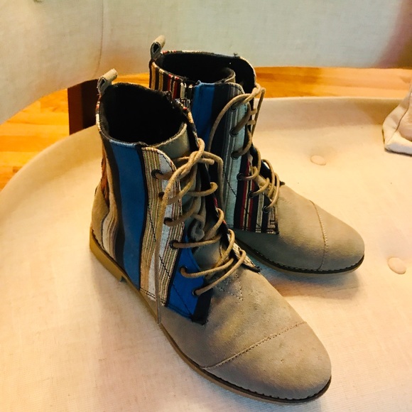 TOMs multi color boots, Sz 6 - Picture 2 of 5